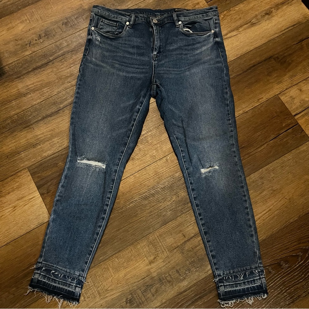 Blank NYC Distressed Cropped Ankle Jeans. The Reade Crop. Size 32.